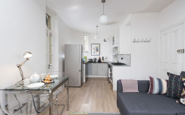 Stunning 1BR Kings Cross Flat!