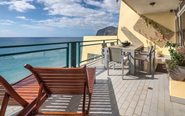 Charming Paint House Apartment in Pestana