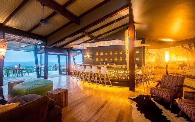 Rhino Ridge Safari Lodge