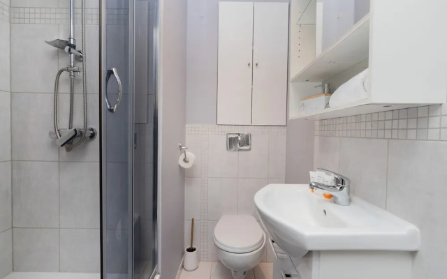Dworska Apartment by Renters