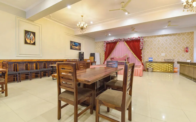 Fabhotel Shiv Palace