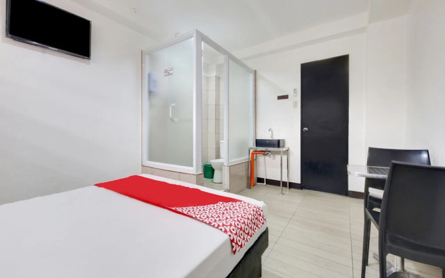 OYO 895 Golden Majestic Pension Inn