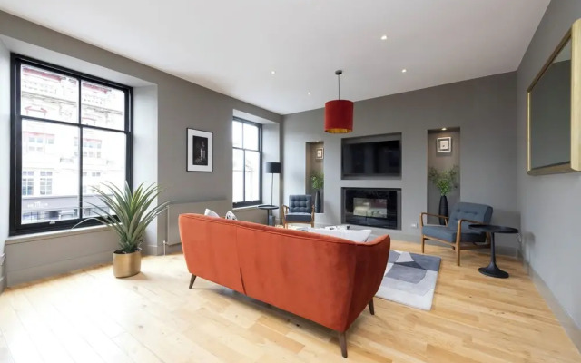 Stylish 2-bed flat in New Town