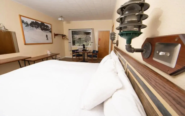 Yodeler Motel