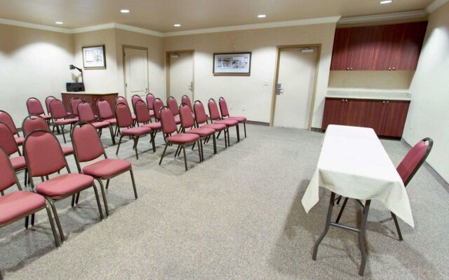 Holiday Inn Express & Suites Mountain View Silicon Valley by IHG