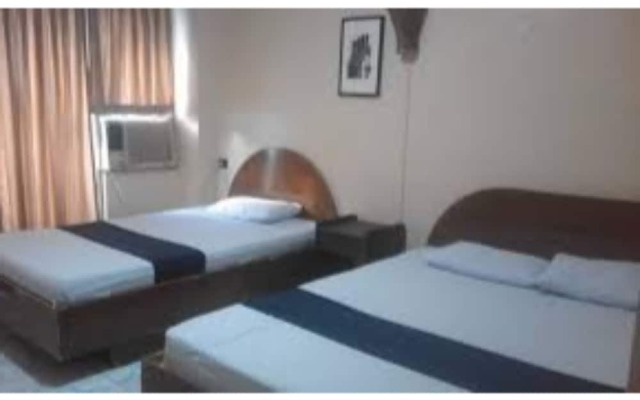 OYO 672 Capitol Tourist Inn (Vaccinated Staff)