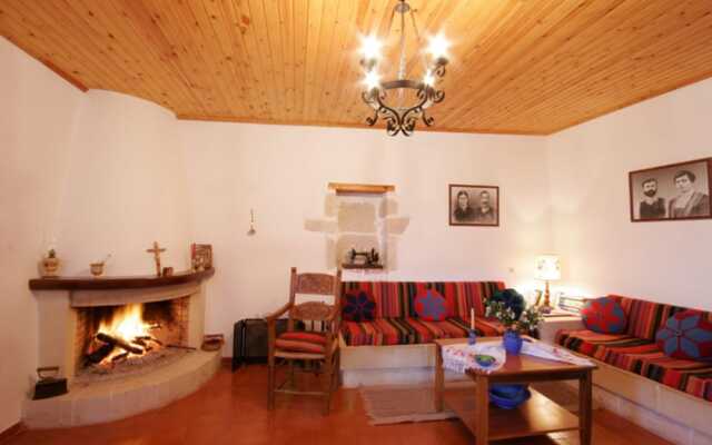 Fenareti Village House