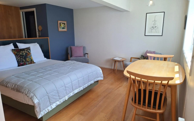 Kowhai Studio -private opposite golf course in central Wanaka