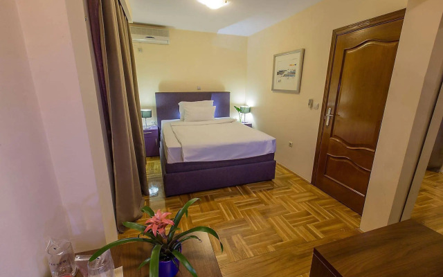 Hotel M