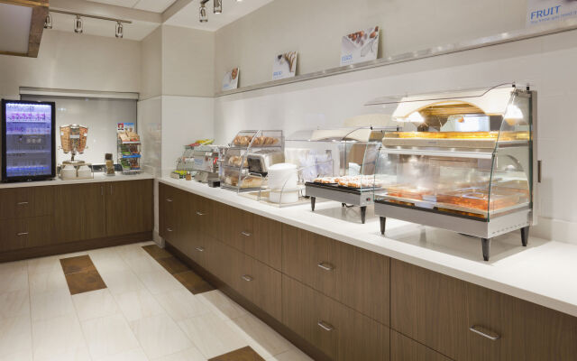 Holiday Inn Express Roseville-St. Paul by IHG