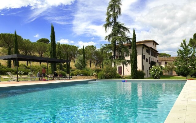 Delightful Apartment in Certaldo With Swimming Pool