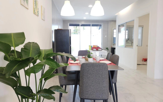 Merdeka One Homestay - photo 2