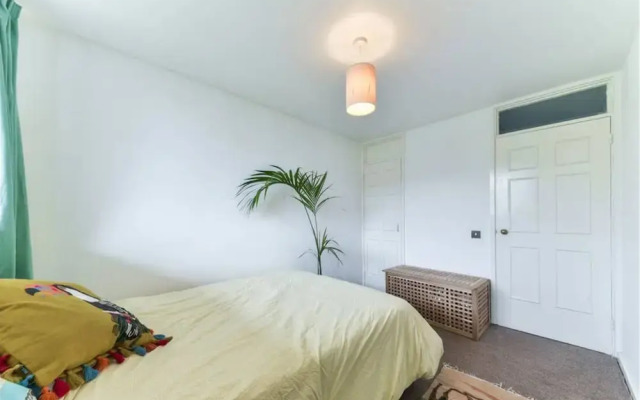 Spacious 2 Bedroom House With Balcony In Bermondsey