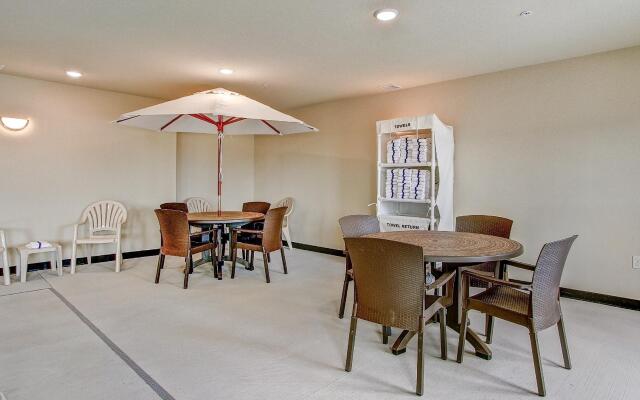 Cobblestone Hotel & Suites – Pulaski/Green Bay