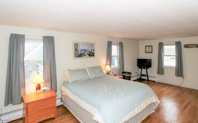 Walkable Falmouth Hts Beach Home by RedAwning