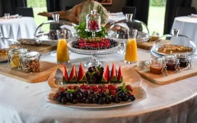 Dam Boutique Hotel And Restaurant