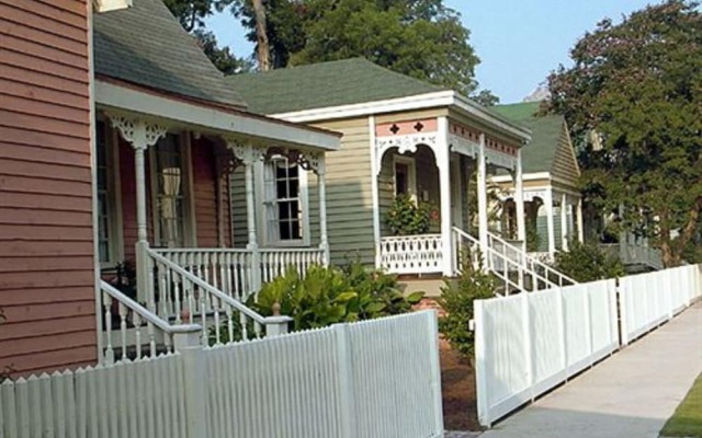 Rothschild-Pound House Inn