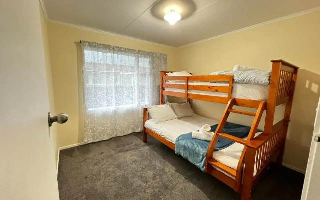 Spacious 3 BR near skyline-5 min walk