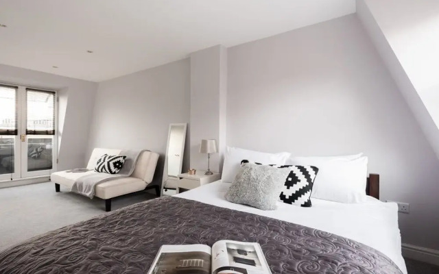 Platinum House in Camden 9956