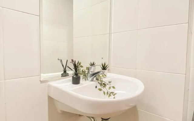 Convenient 1Br Apartment At Vittoria Residence