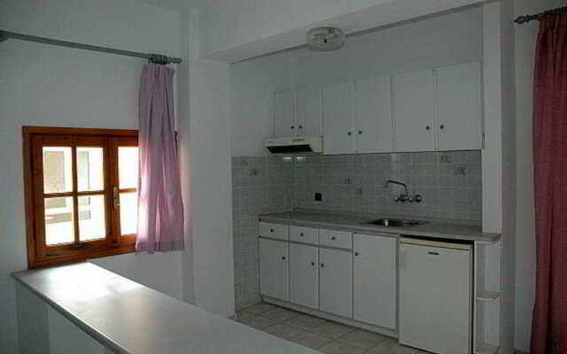 La Luna Apartments