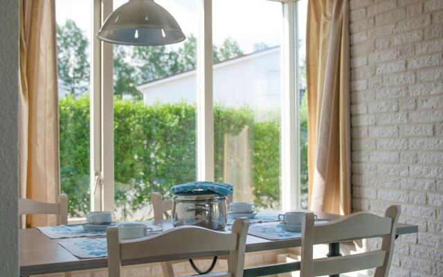 Detached Bungalow, in a Holiday Park Within Walking Distance of the Beach