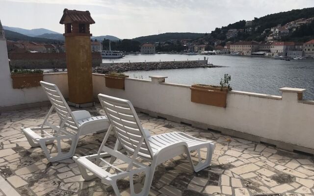 Apartments Peronja Jelsa Seafront