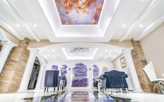 Dali Venus theme Inn