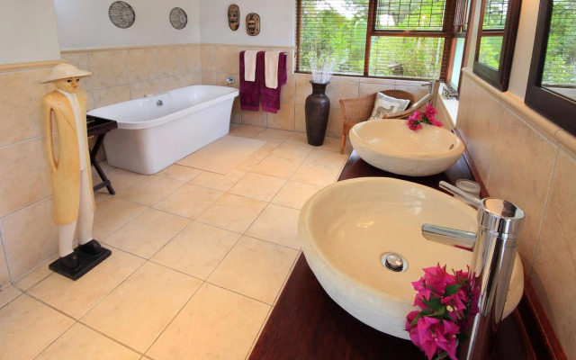 Thatchwood Country Lodge