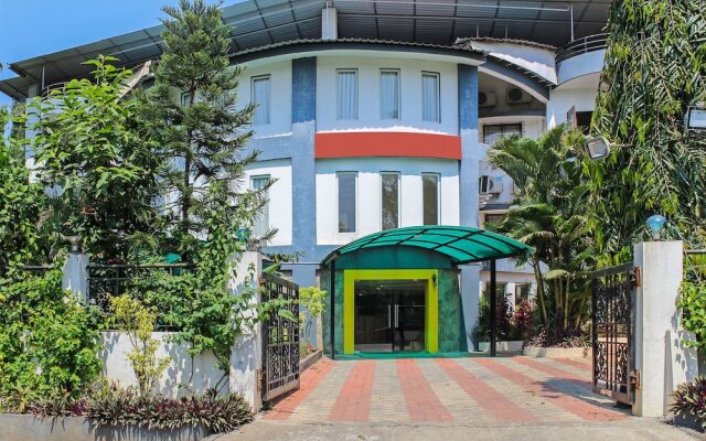 OYO 22692 Flagship Strand Resort