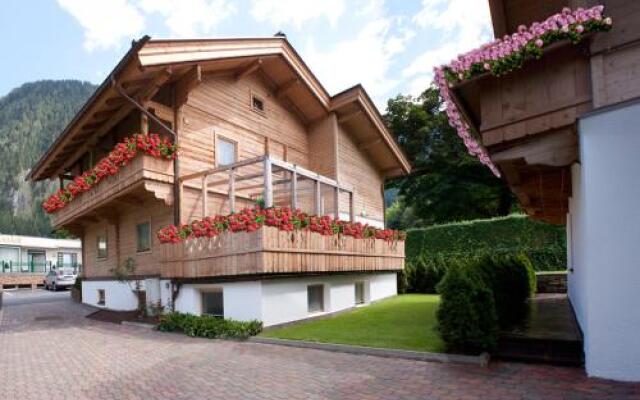 Chalet - Apartments Julitta Oberhollenzer