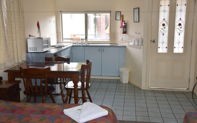 Valley Views Motel & Chalets