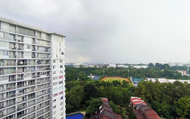 Trendy Studio At Apartment Beverly Dago