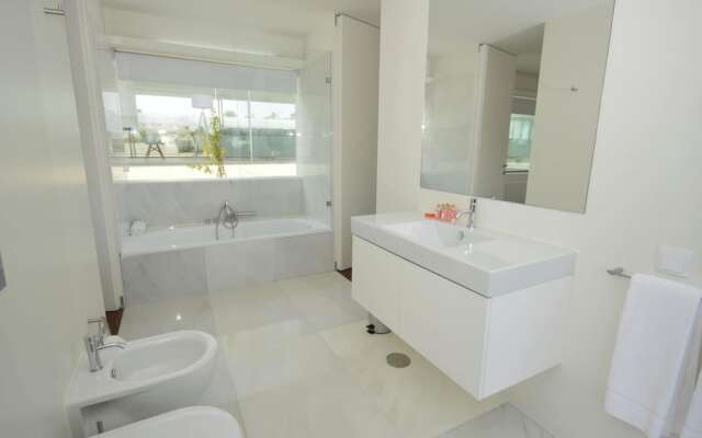 Morden Archictectural Villa In Lisbon