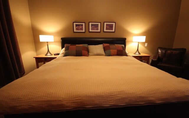 Pinnacle Ridge Chalets by Fernie Lodging Co