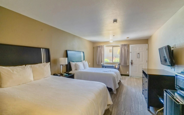 The Oakhurst Inn at Yosemite