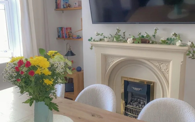 Luxury Townhouse Retreat in Kendal w/ Free Parking