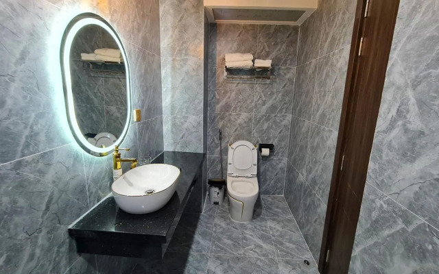 La Mia Lakeview Hotel