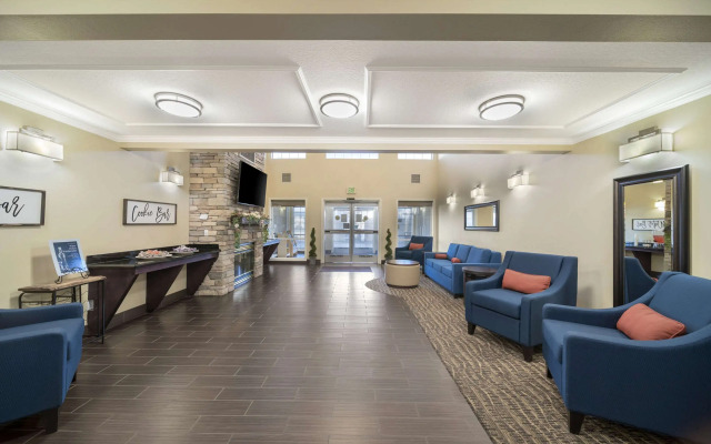 Comfort Suites Red Bluff near I-5