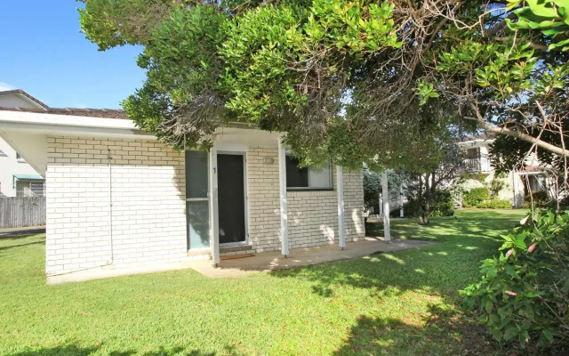 Arlington 1 - Two Bedroom Unit, close to the beach!
