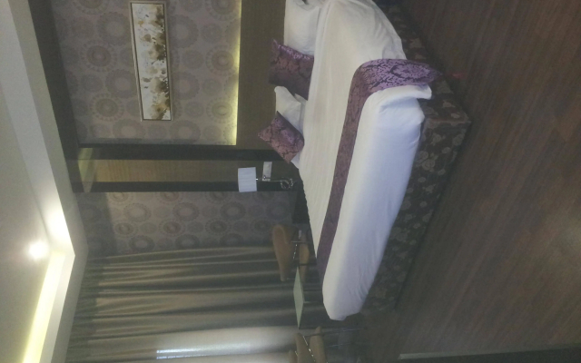 Saffron Hotel