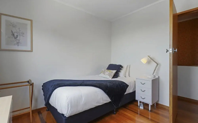 Dazzling Mairangi Bay Retreat Sea Views