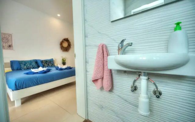 Seafront Sea View Maisonette with Yards