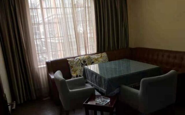 Tianshang Renjian Hotel (Yueyang Food Street)