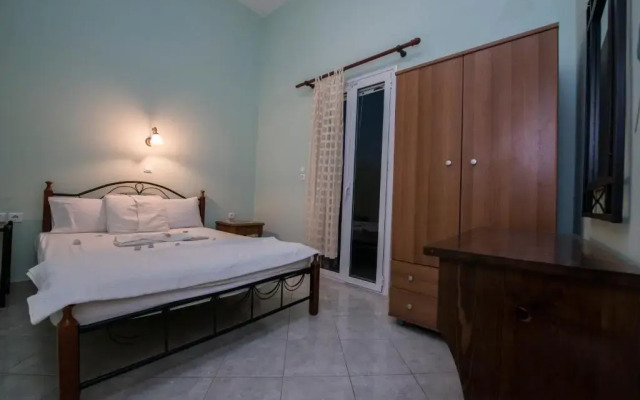 Sophi's Studios & Apartments