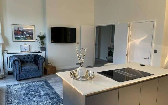 Stunning Apartment in Clifton Gardens, Westend