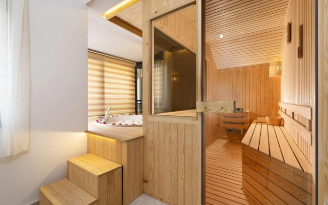 Villa With Jacuzzi Private Pool Garden in Serik