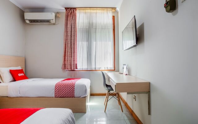 OYO 3819 Hotel Winotosastro