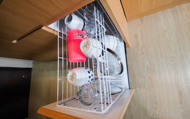 Elegant Studio The Hive Tamansari Apartment