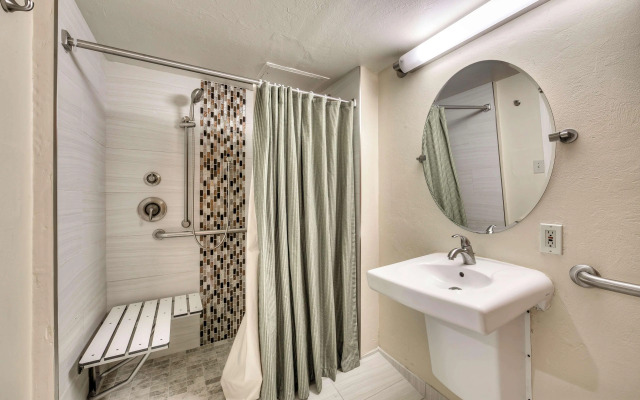 Inn of Naples, Tapestry Collection by Hilton